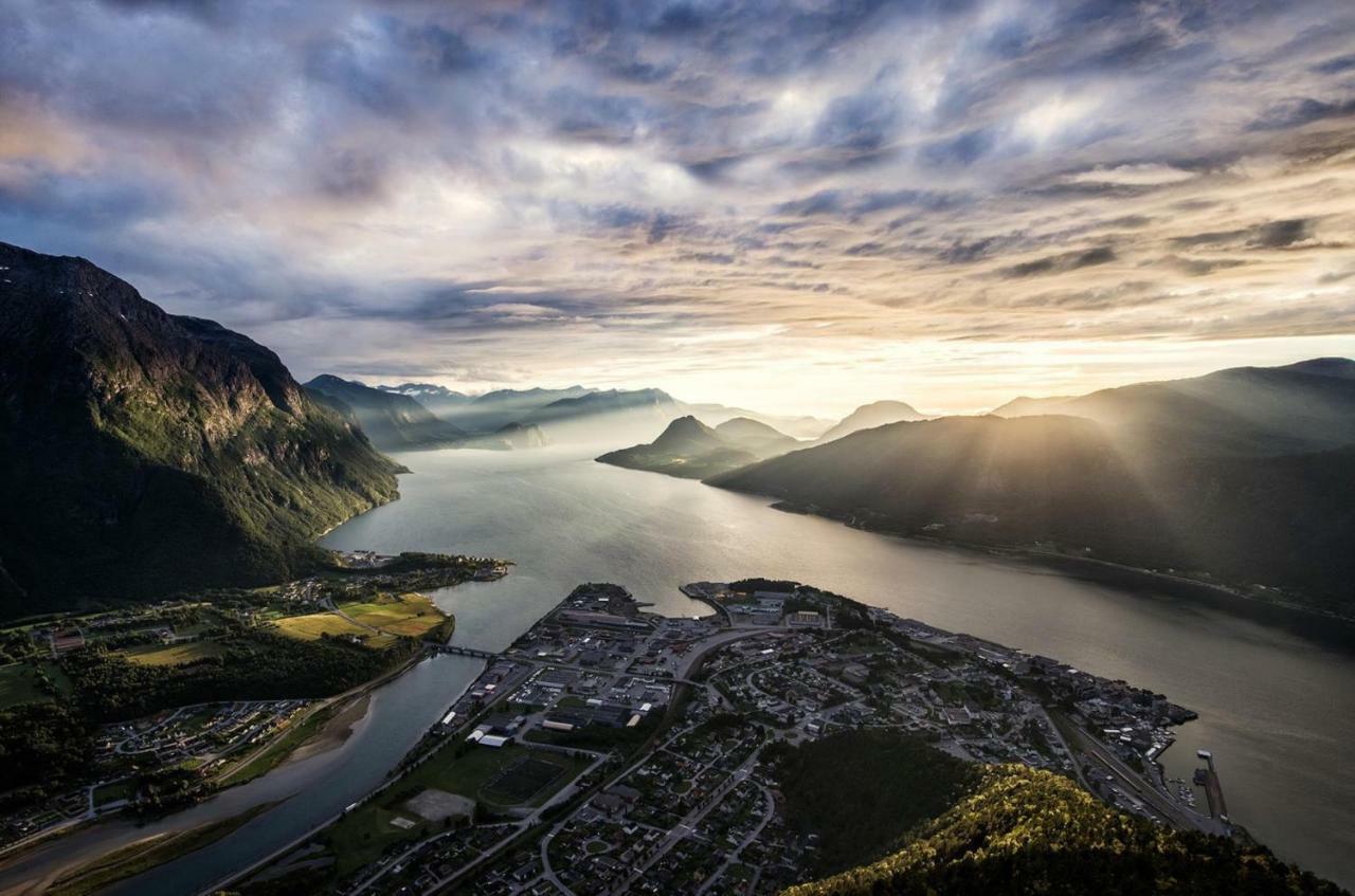 Apartment Dreamvalley Isfjorden Eksteriør billede